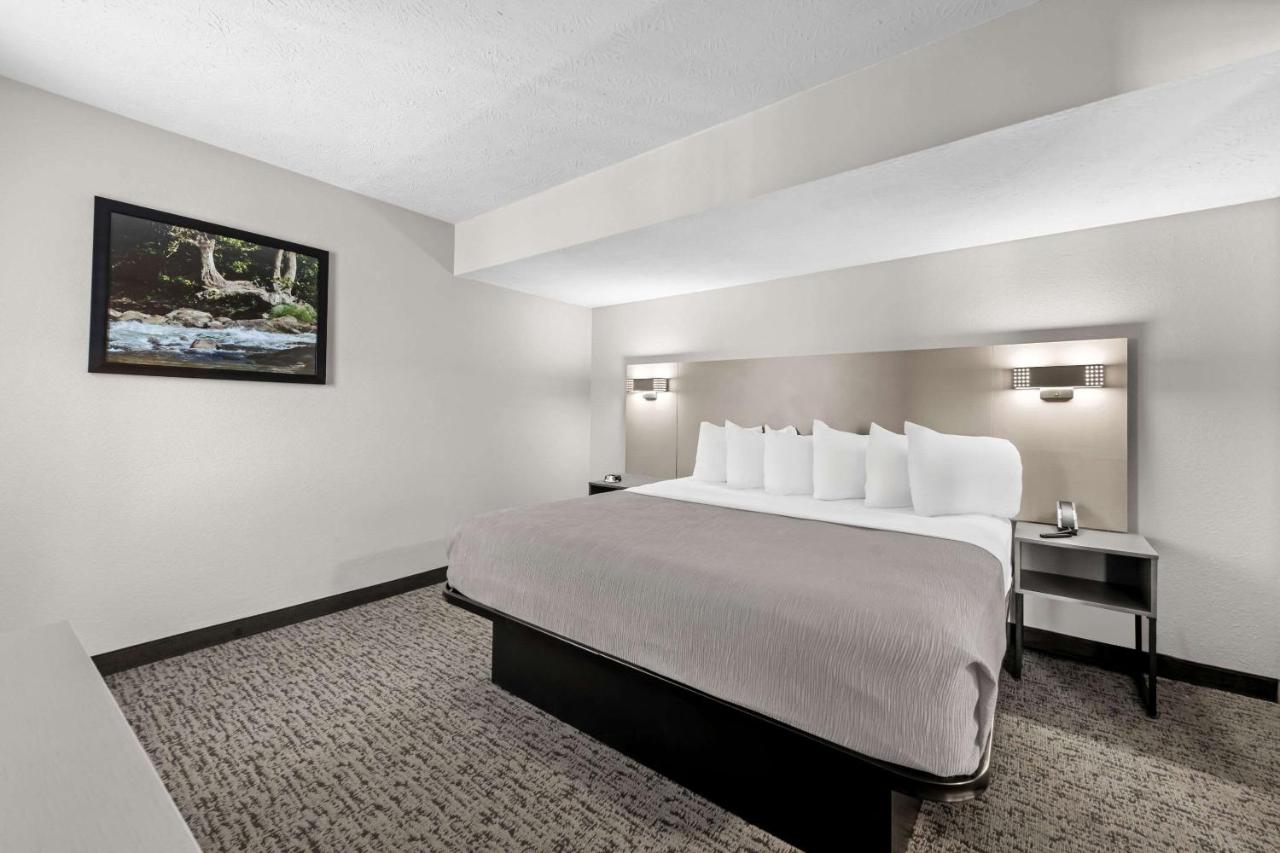 Suite with One King Bed and One Queen Bed - Non-Smoking at Quality Inn And Suites Dollywood