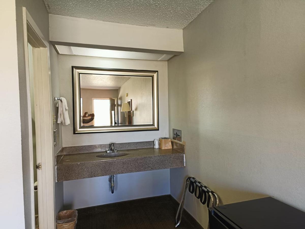 | Executive Inn Kilgore