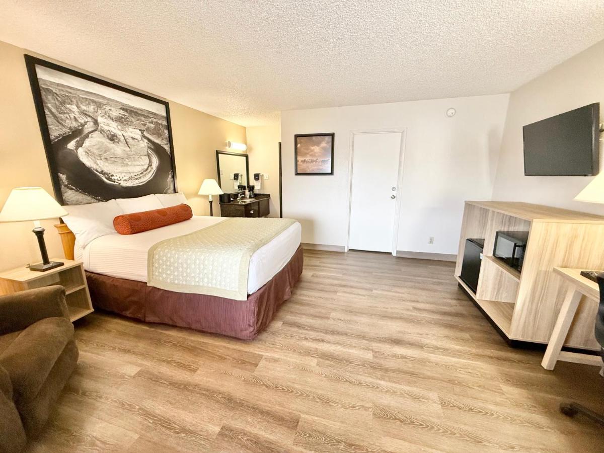 | Super 8 by Wyndham Salina/Scenic Hills Area