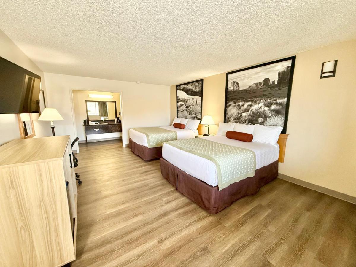 | Super 8 by Wyndham Salina/Scenic Hills Area