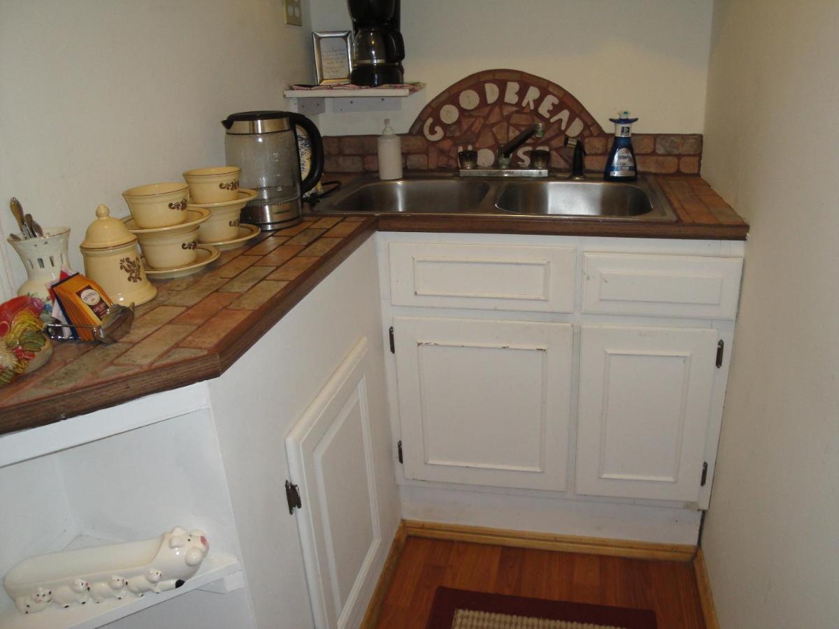 | Goodbread House Bed and Breakfast