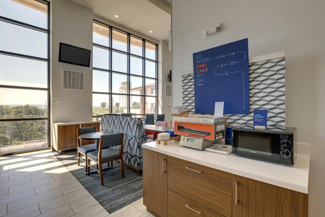 | Holiday Inn Express Hotel & Suites Branson 76 Central, an IHG Hotel