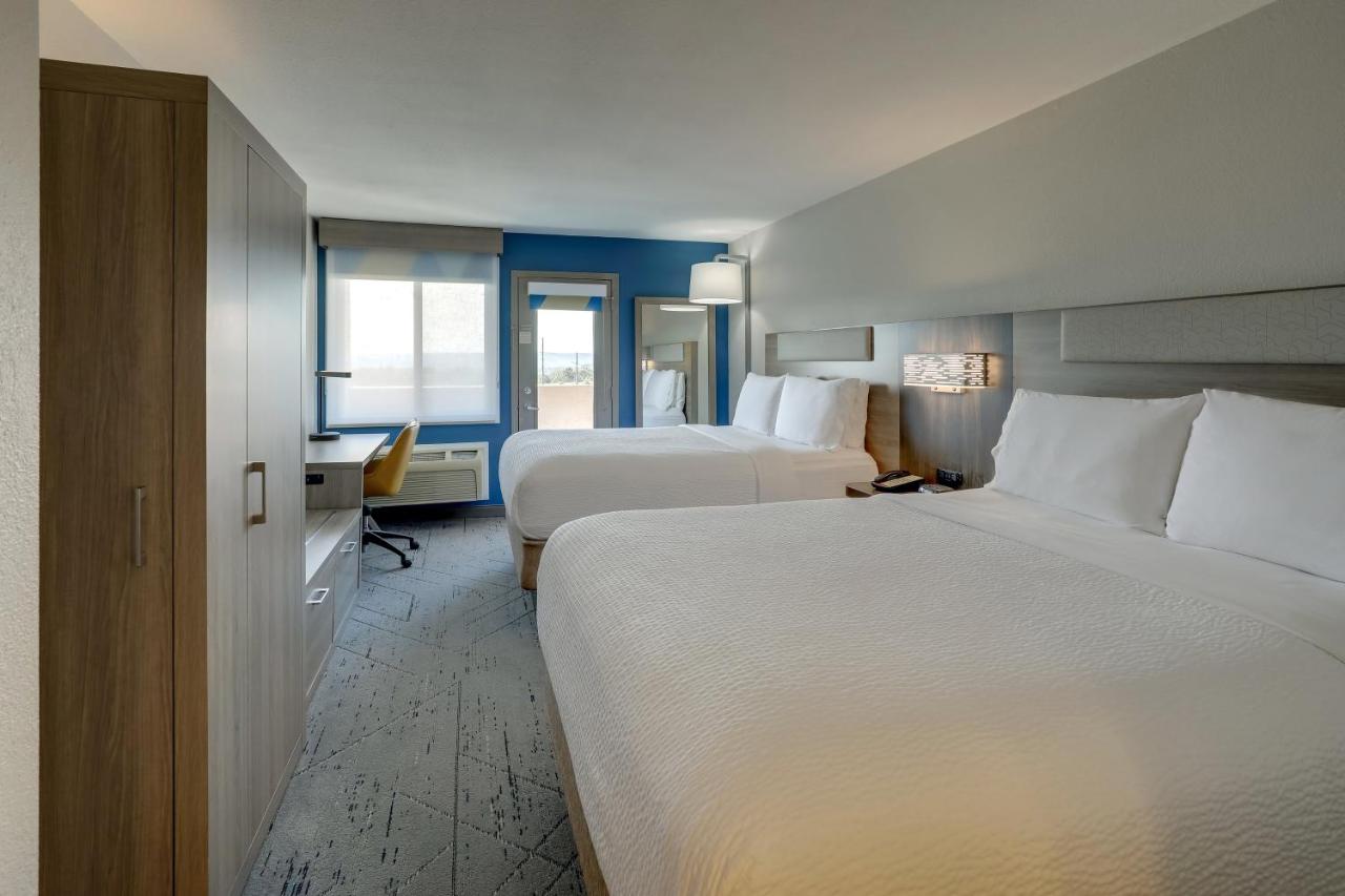 Queen Room with Two Queen Beds and Balcony at Holiday Inn Express Hotel & Suites Branson 76 Central by IHG