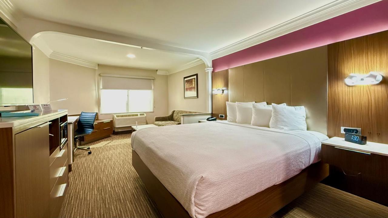 King Room with Sofa Bed and Pool View - Non-Smoking at Best Western Plus Suites Hotel - LAX Airport LA Stadium