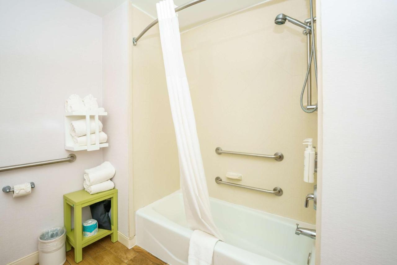 Queen Room with Two Queen Beds - Disability Access/Non-Smoking at Hampton Inn Garden City