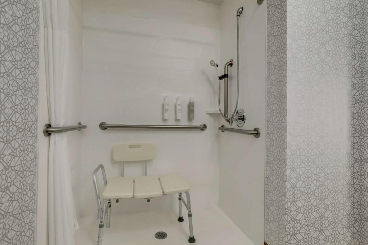  | Hampton Inn & Suites St. Louis - Edwardsville