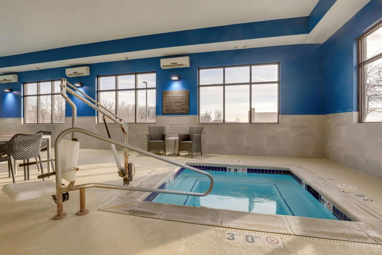  | Hampton Inn & Suites St. Louis - Edwardsville