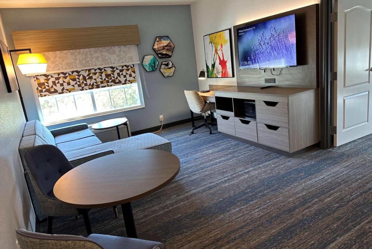 King Suite - Non-Smoking at La Quinta Inn & Suites by Wyndham Macon West