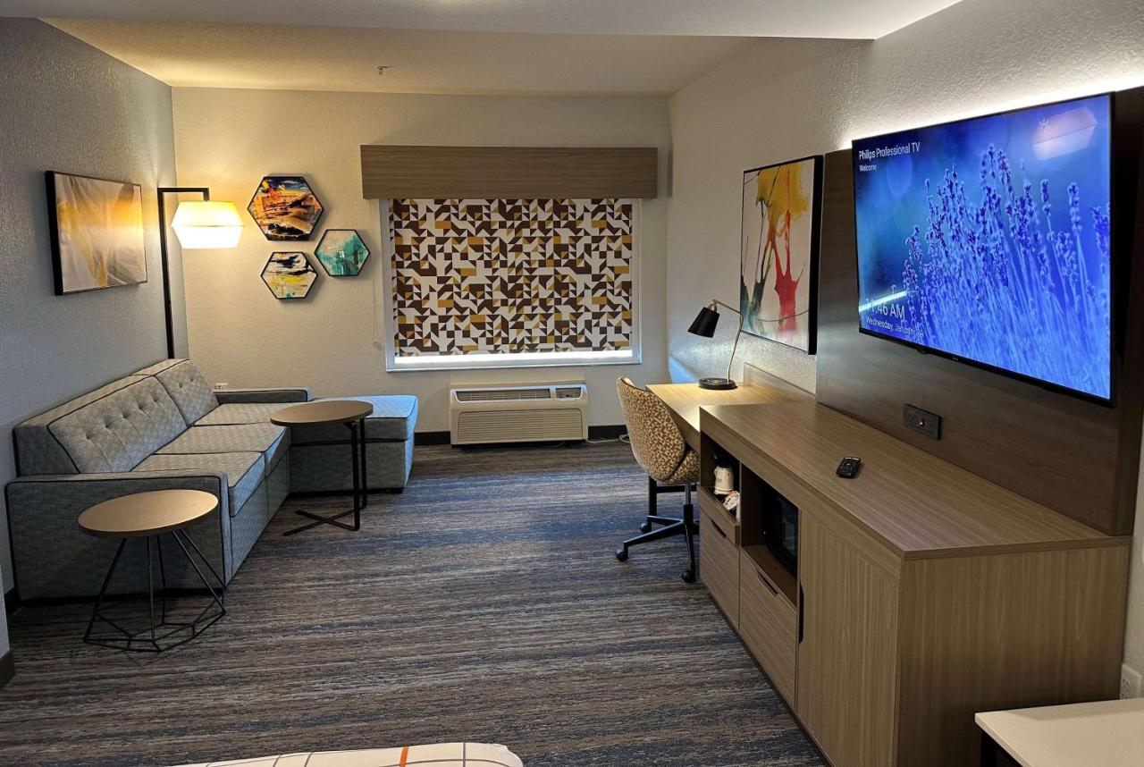 King Suite - Non-Smoking at La Quinta Inn & Suites by Wyndham Macon West