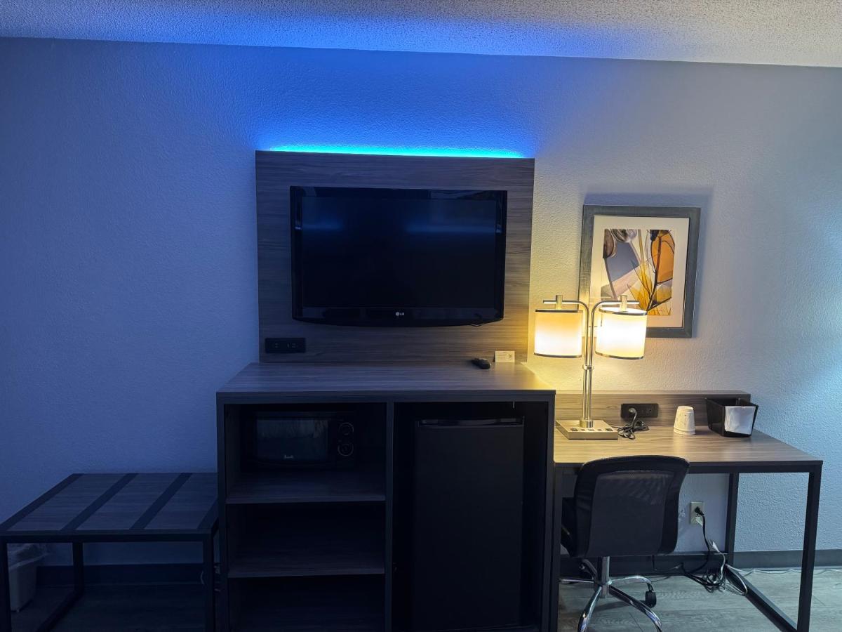 Double Room with Two Double Beds - Non-Smoking at Baymont By Wyndham Dayton North