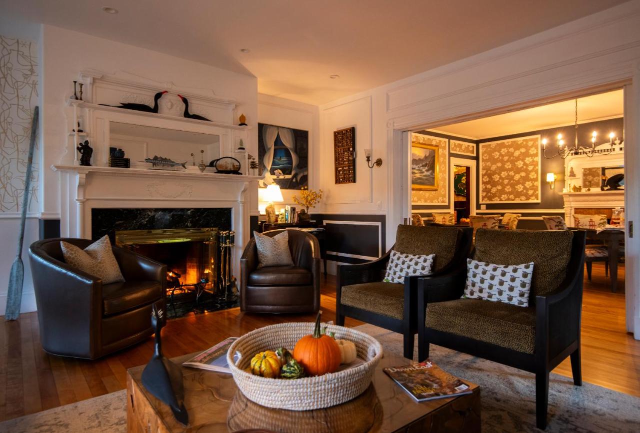 | Sand Bar Cottage Inn