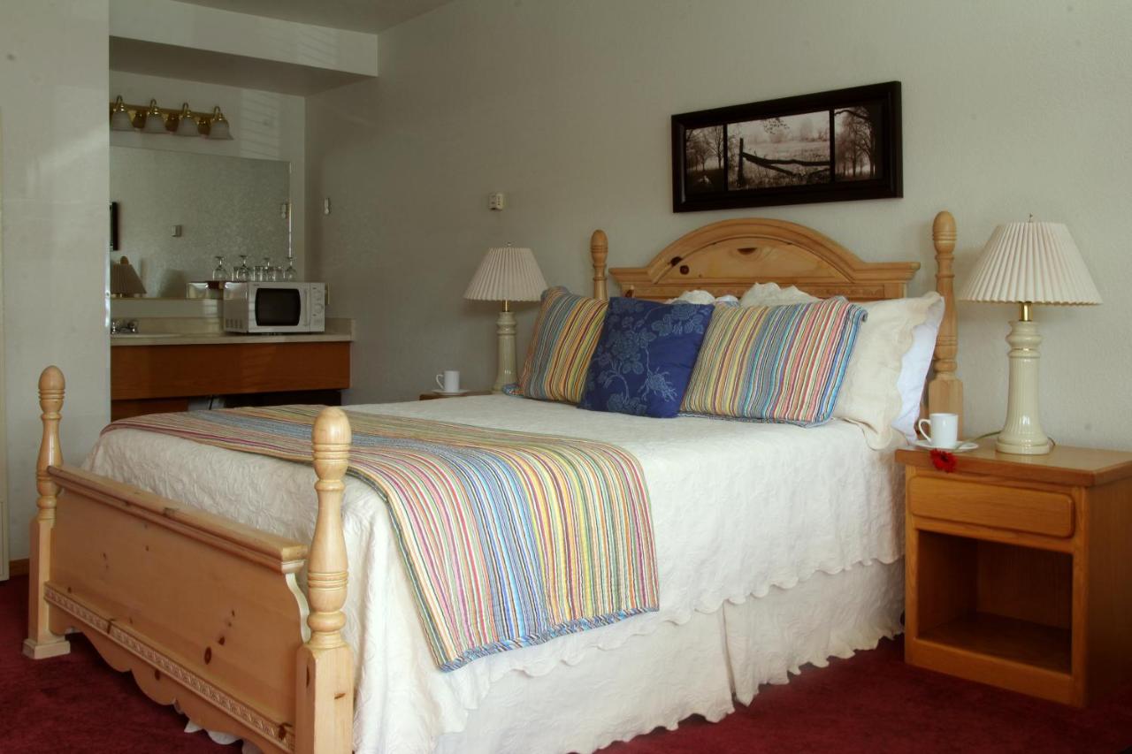 | Redwood Suites