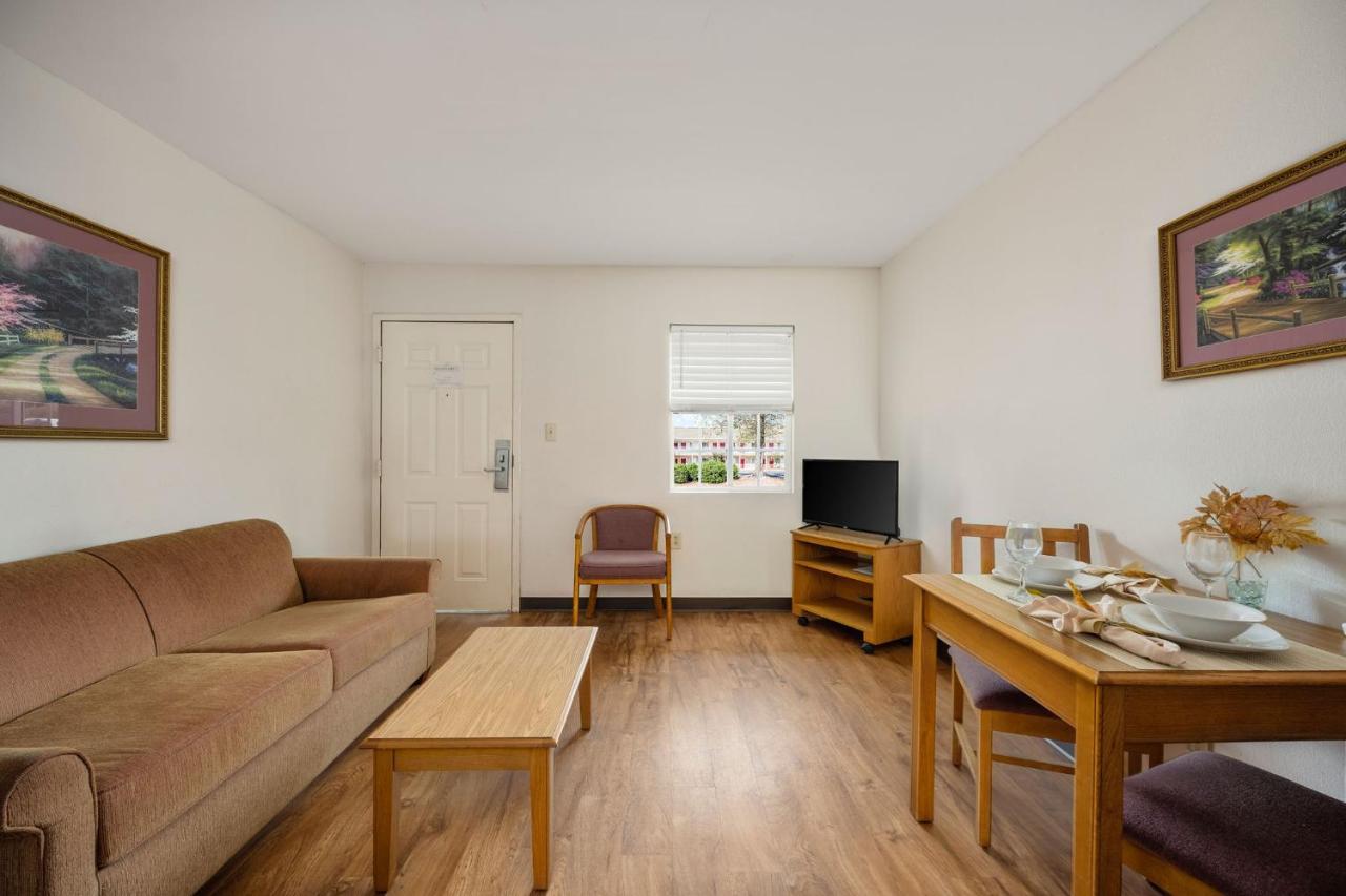 | Affordable Suites Conover / Hickory