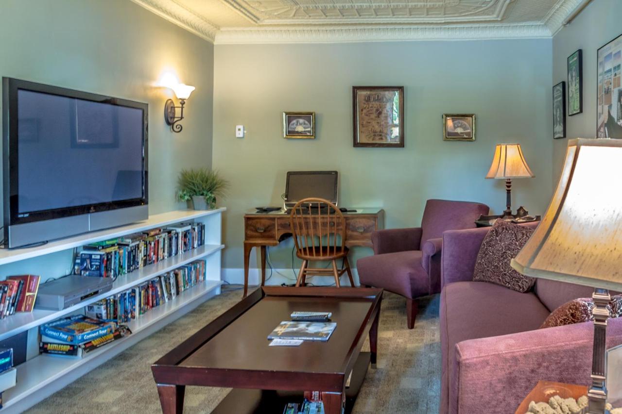 | Cranmore Inn