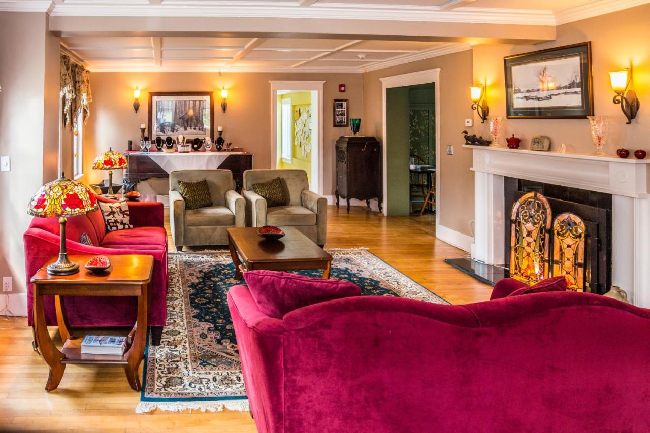 | Cranmore Inn