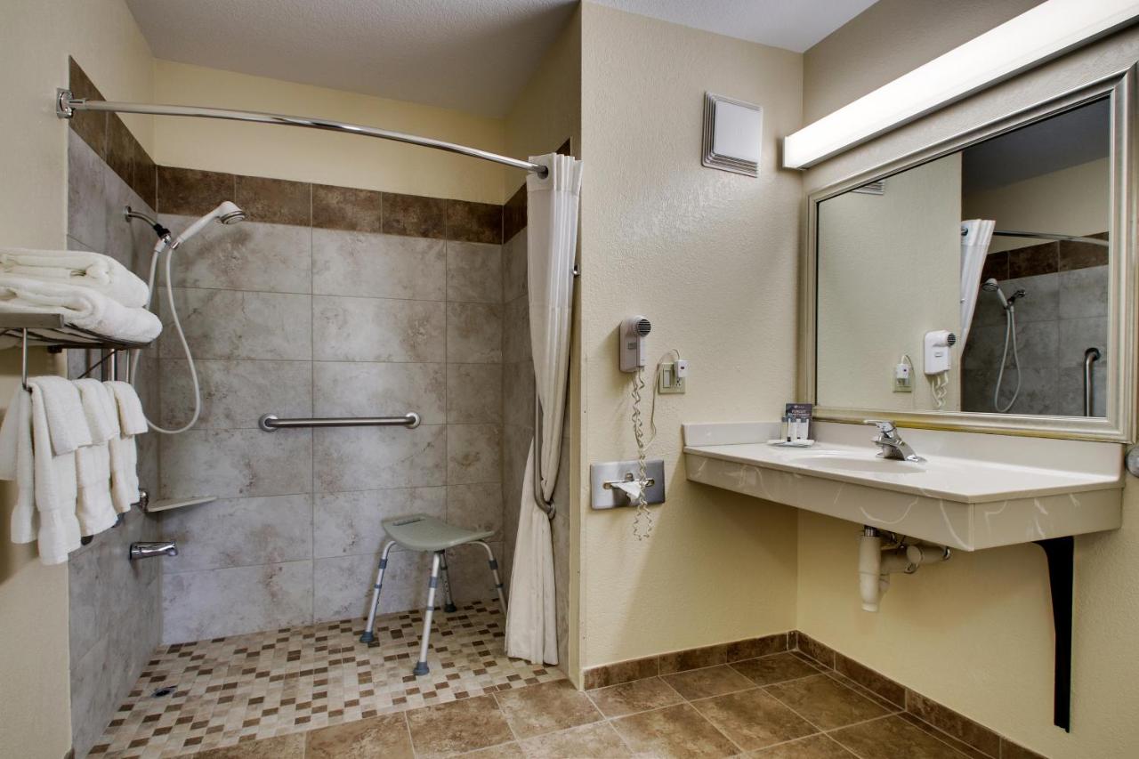 Single Room - Disability Access at EverSpring Inn & Suites