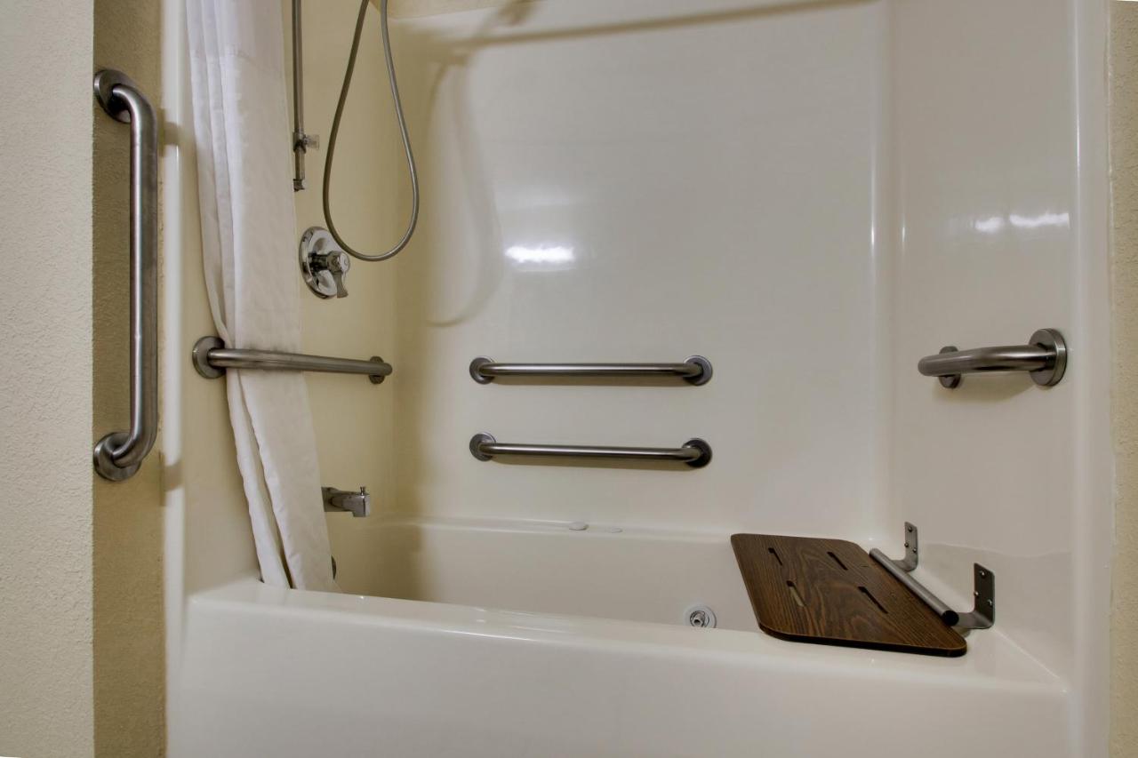 Large Single Room at EverSpring Inn & Suites