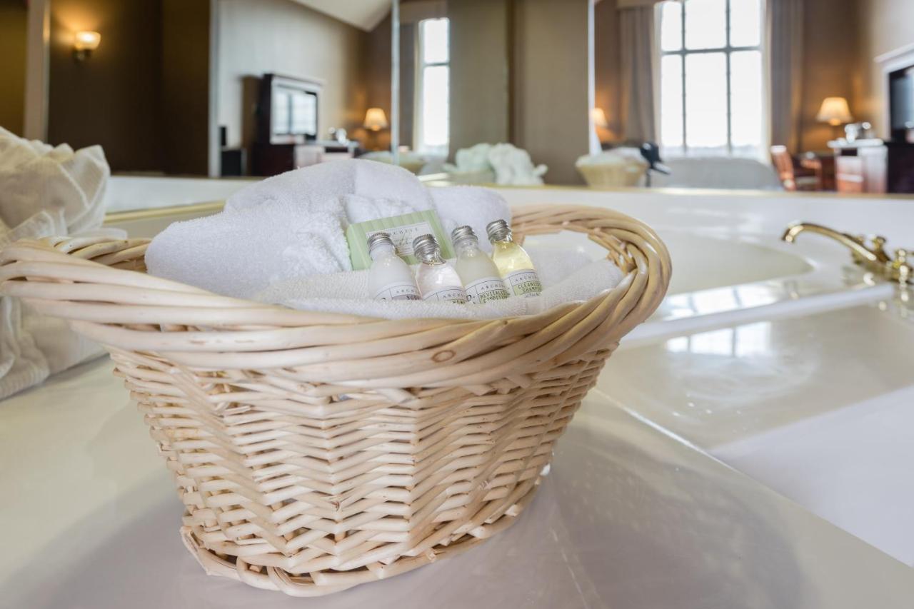 King Suite with Spa Bath at The Wildwood Hotel