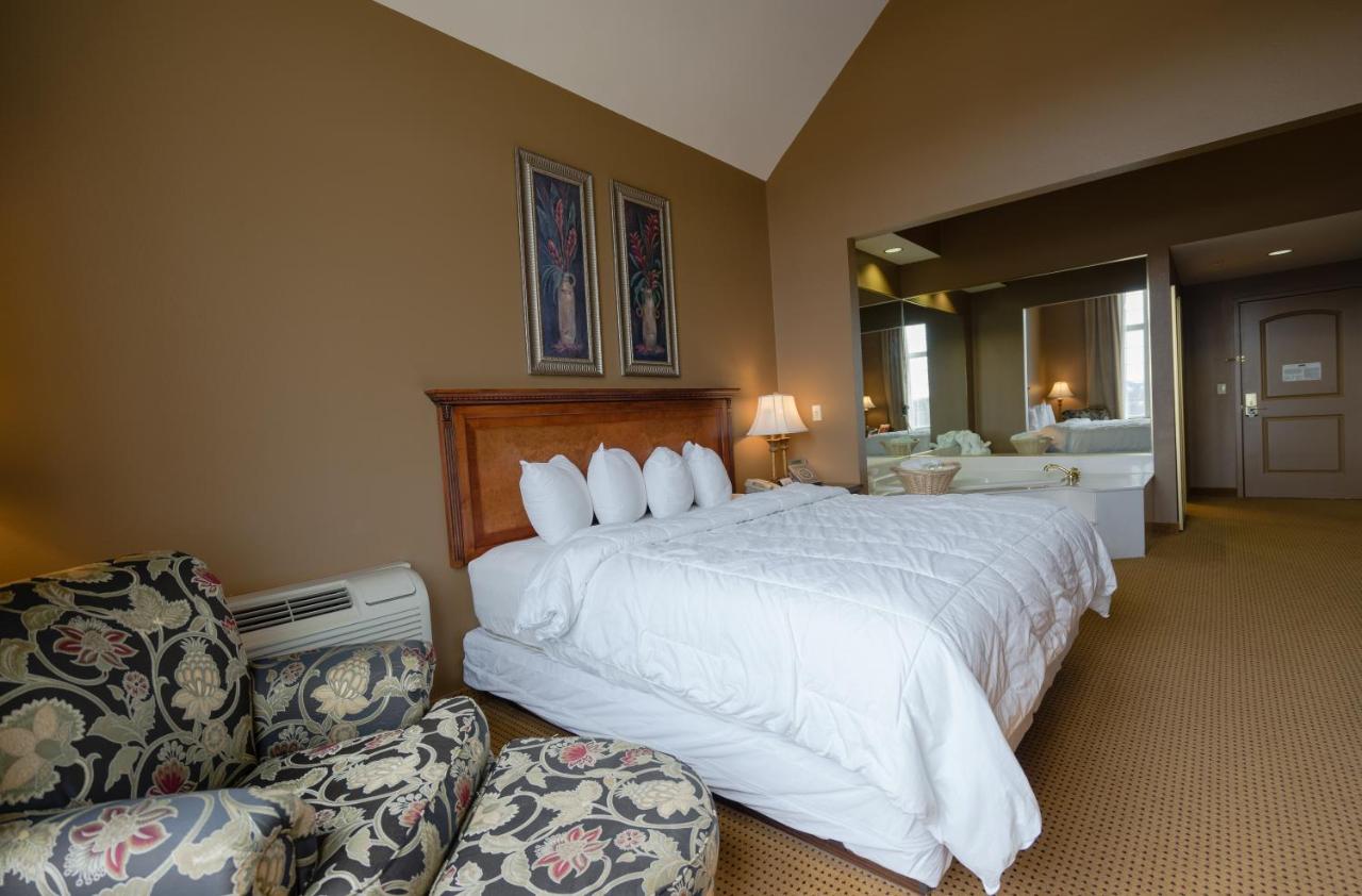 King Suite with Spa Bath at The Wildwood Hotel