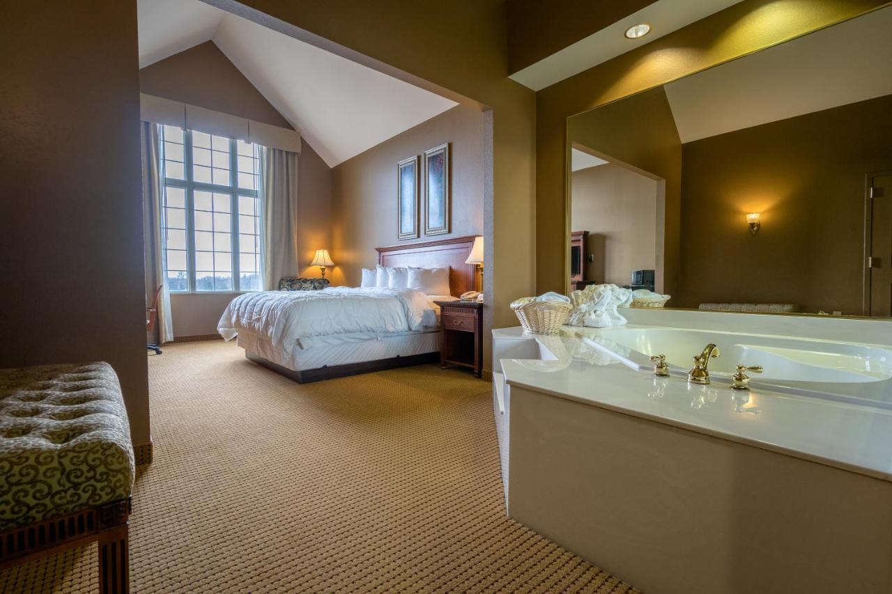 King Suite with Spa Bath at The Wildwood Hotel