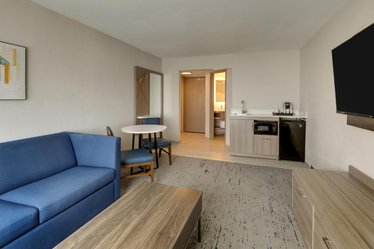 Executive Suite - Non-Smoking at Holiday Inn Express Hotel & Suites Branson 76 Central by IHG