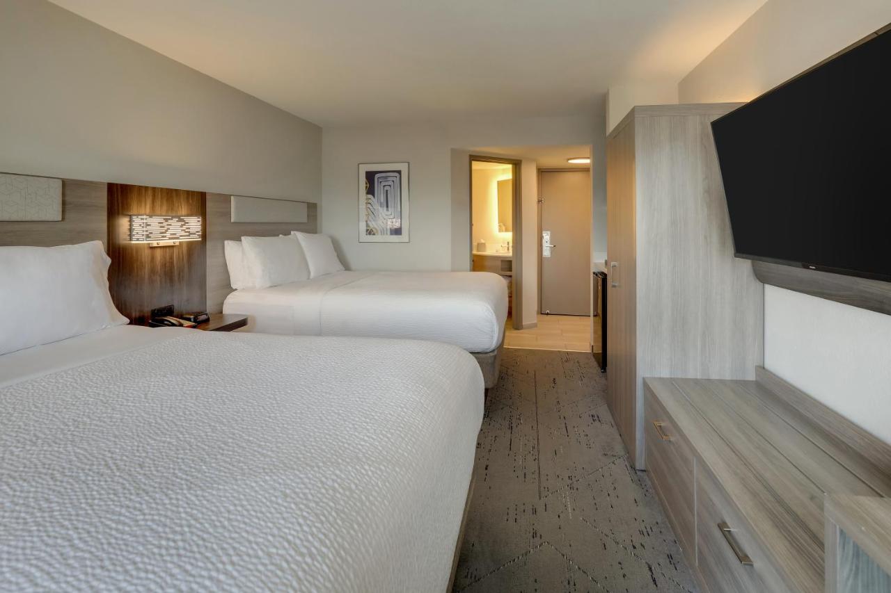 Queen Room with Two Queen Beds and Balcony at Holiday Inn Express Hotel & Suites Branson 76 Central by IHG