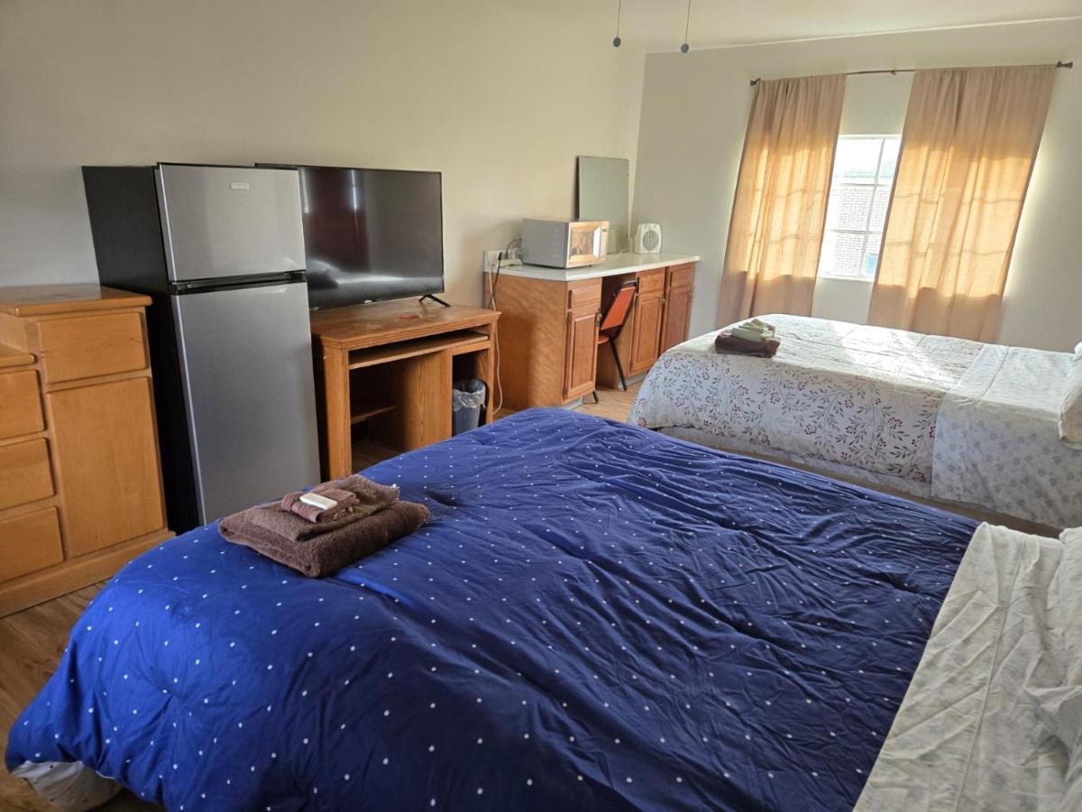 | Mountaineer Motel