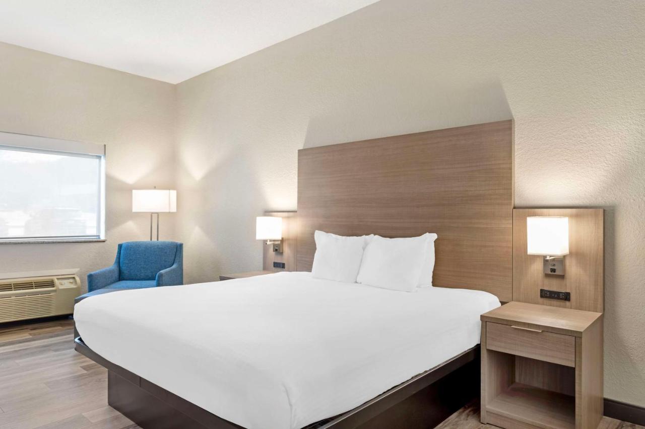 King Room with Jacuzzi - Smoking at Best Western Of Wise