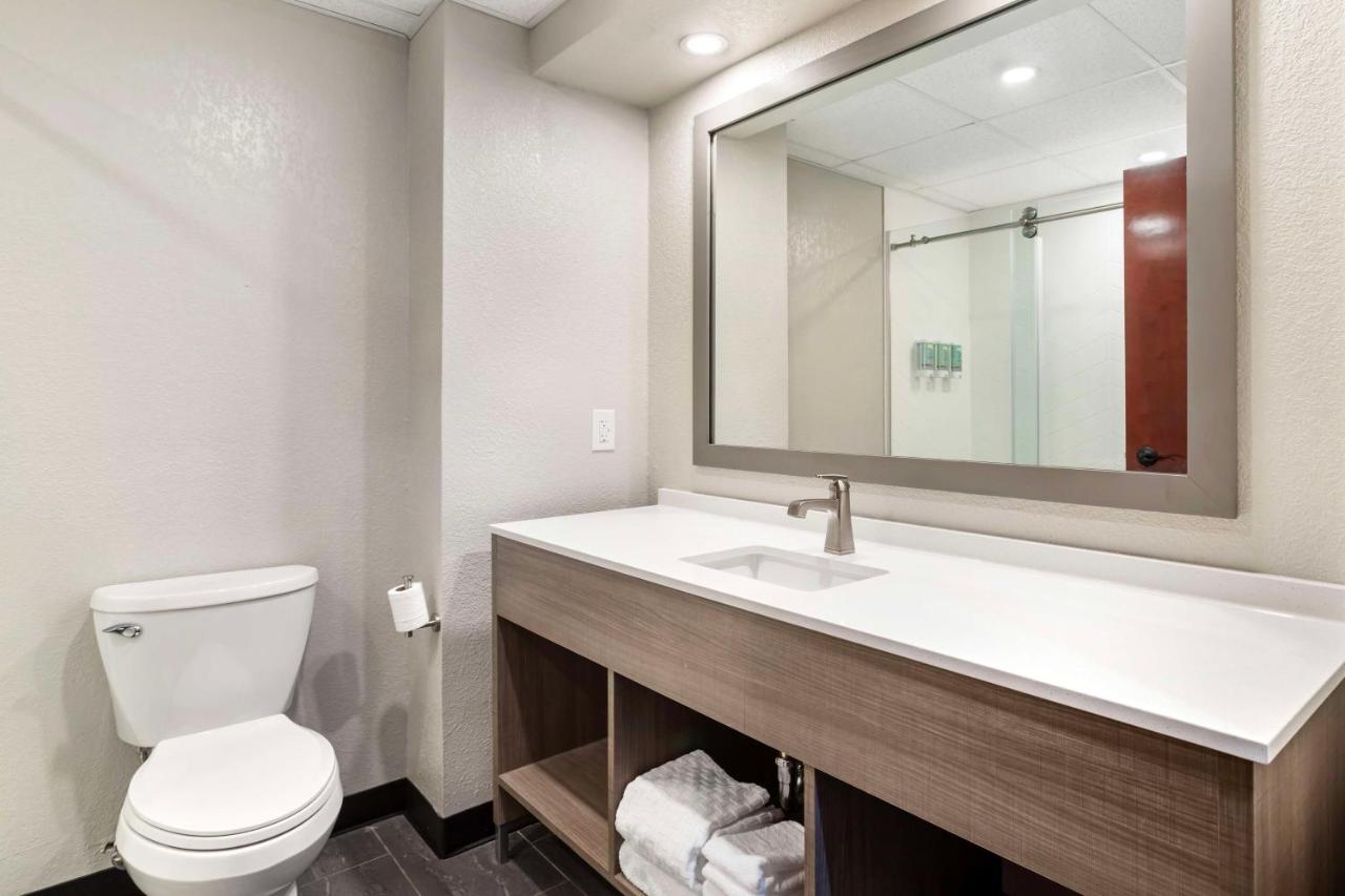 King Room with Jacuzzi - Smoking at Best Western Of Wise