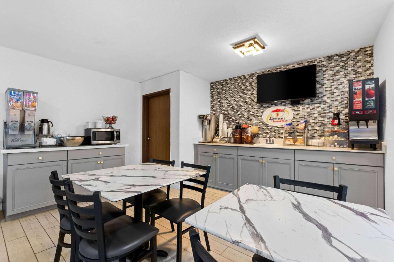 | Super 8 by Wyndham Elizabethtown