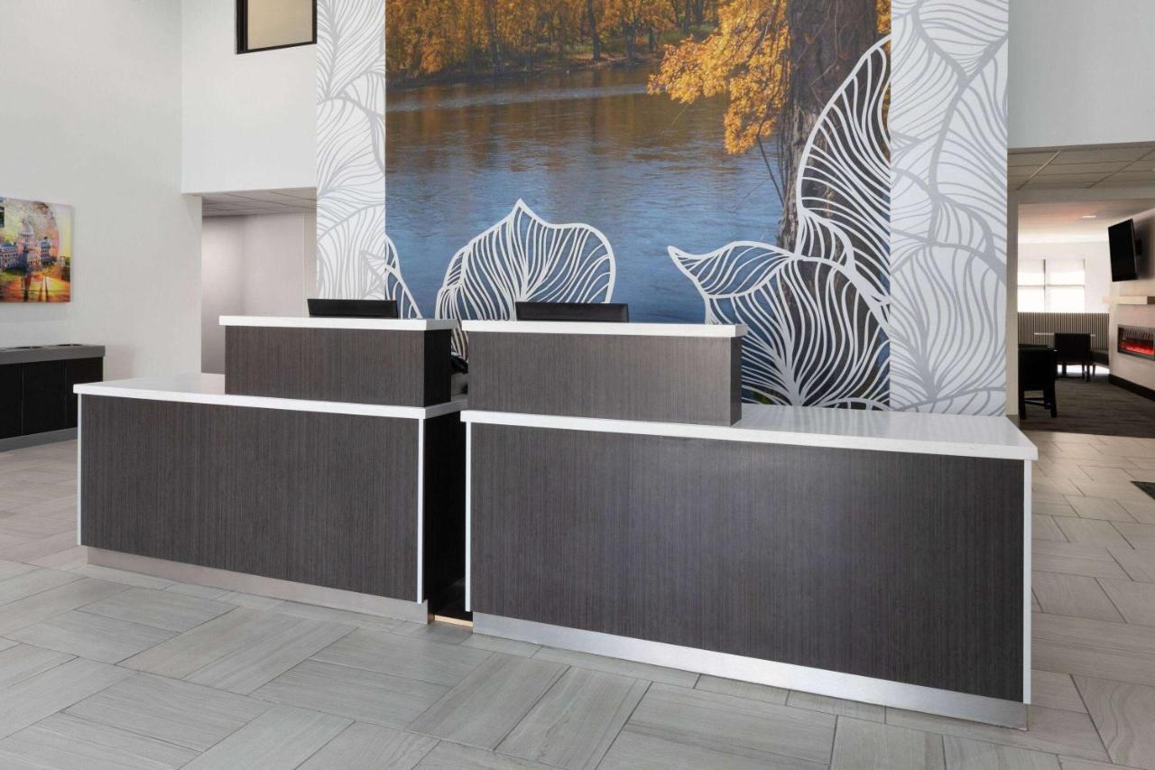 | Holiday Inn Express Hotel & Suites Meridian, an IHG Hotel