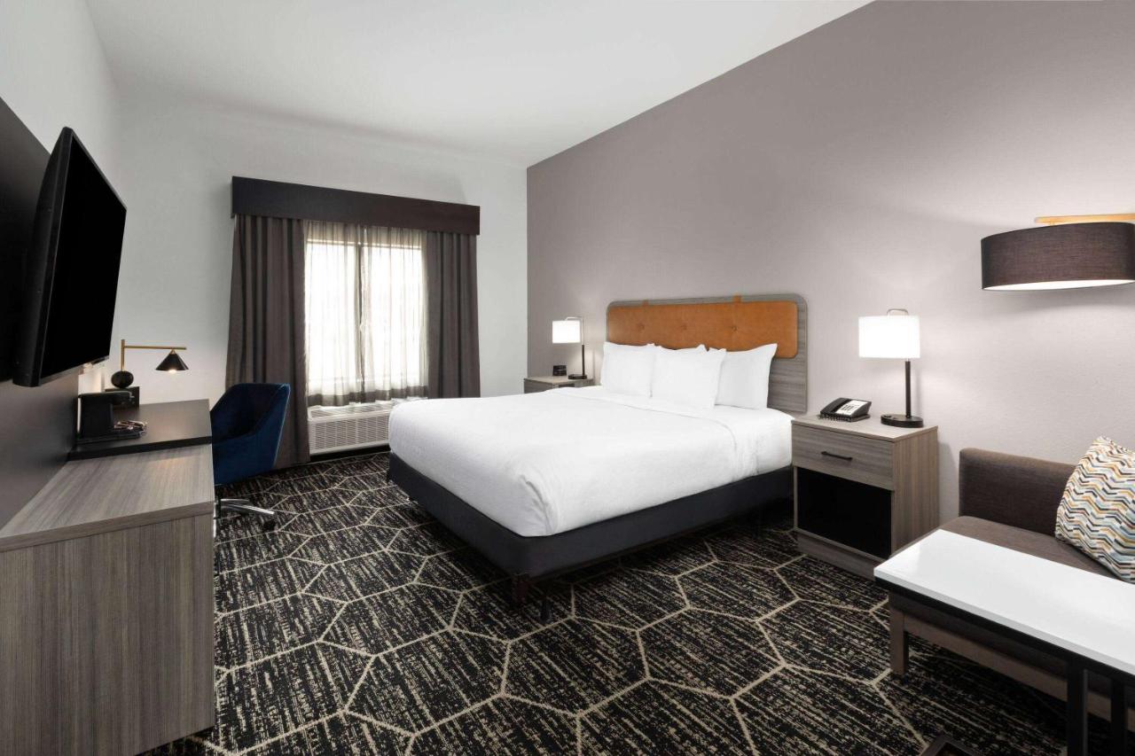 | Holiday Inn Express Hotel & Suites Meridian, an IHG Hotel