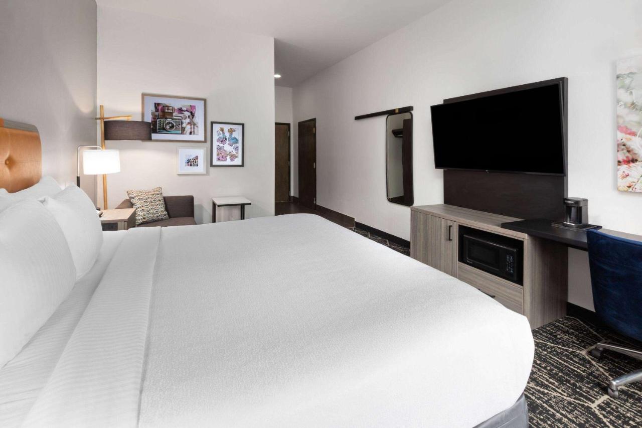 | Holiday Inn Express Hotel & Suites Meridian, an IHG Hotel