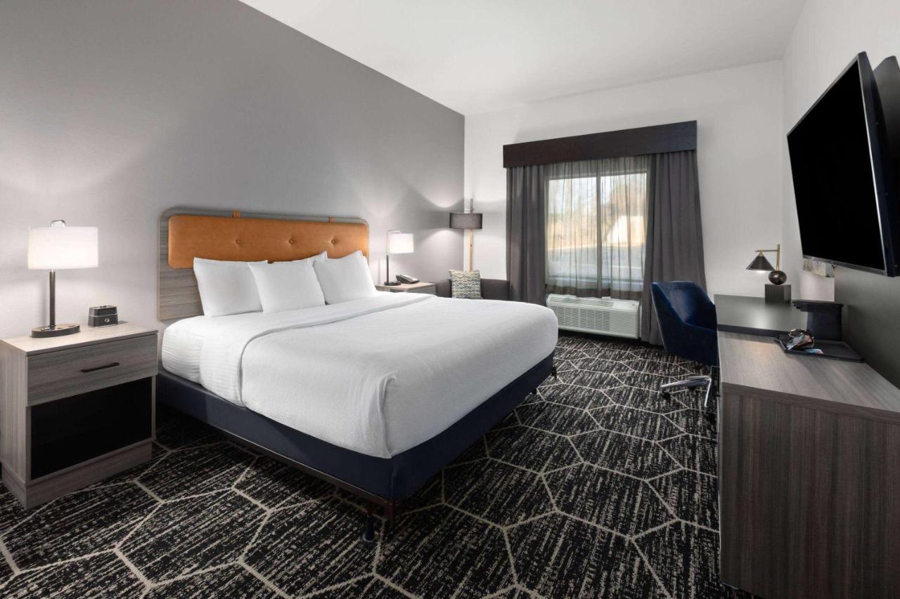 | Holiday Inn Express Hotel & Suites Meridian, an IHG Hotel