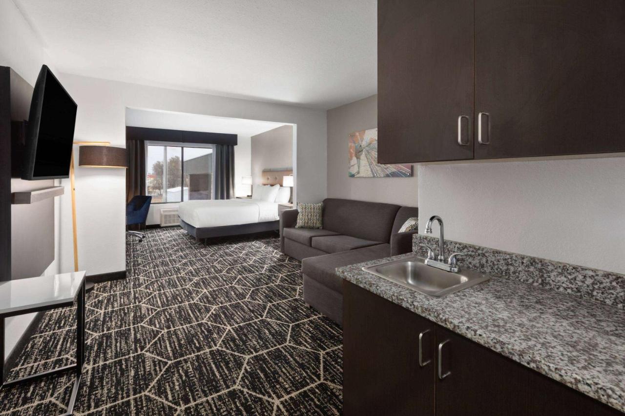 | Holiday Inn Express Hotel & Suites Meridian, an IHG Hotel