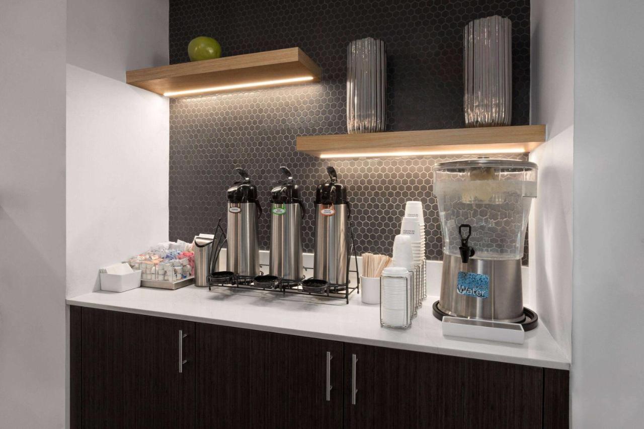 | Holiday Inn Express Hotel & Suites Meridian, an IHG Hotel