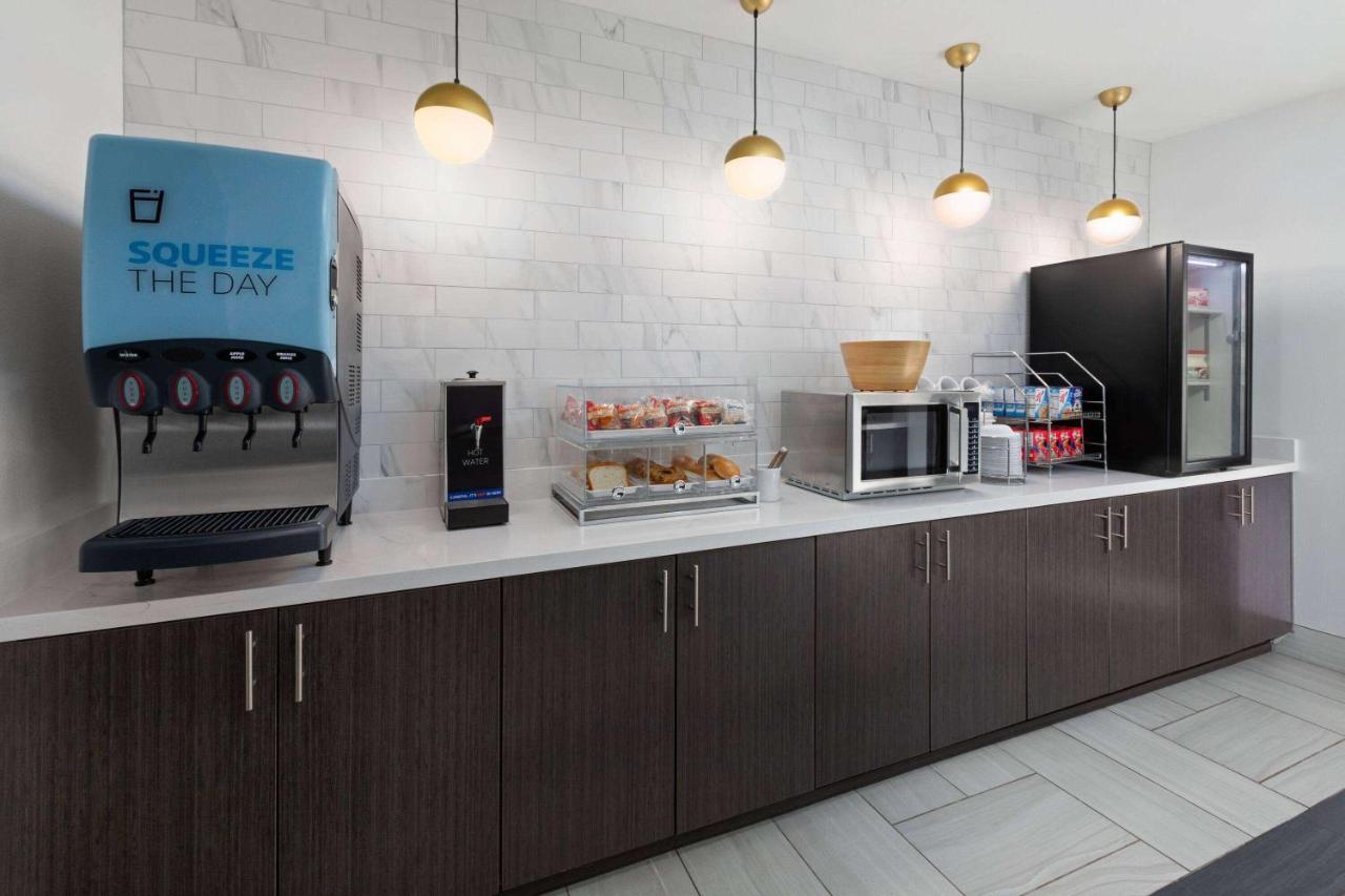 | Holiday Inn Express Hotel & Suites Meridian, an IHG Hotel