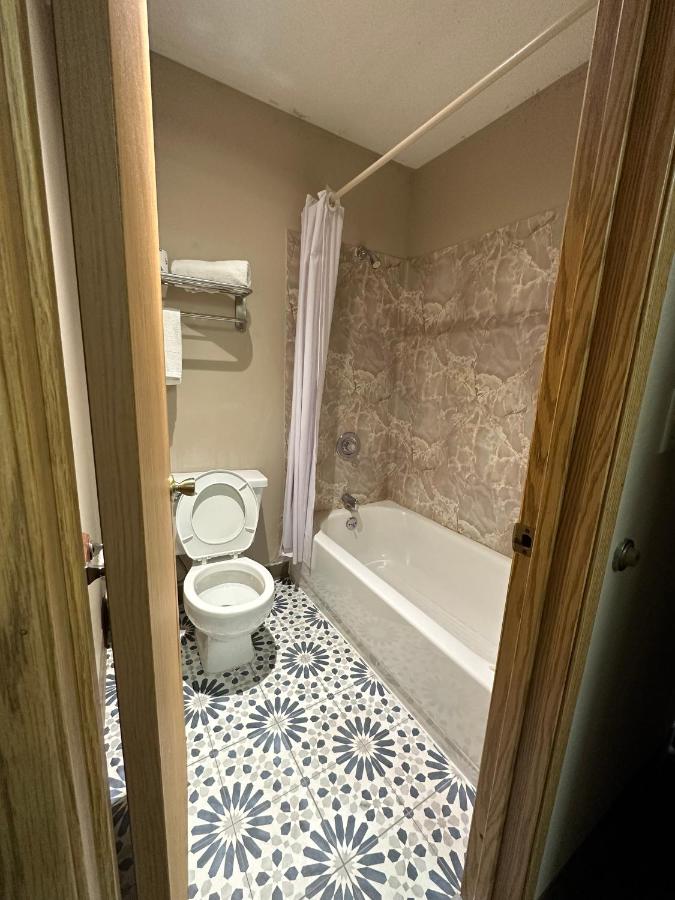 Queen Room - Non-Smoking at Timber Lodge Inn