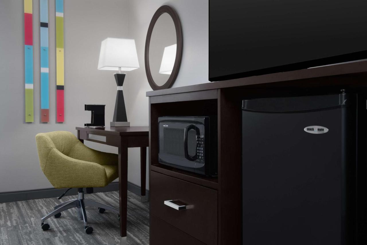 King Study with Sofa Bed - Non-Smoking at Hampton Inn Statesboro