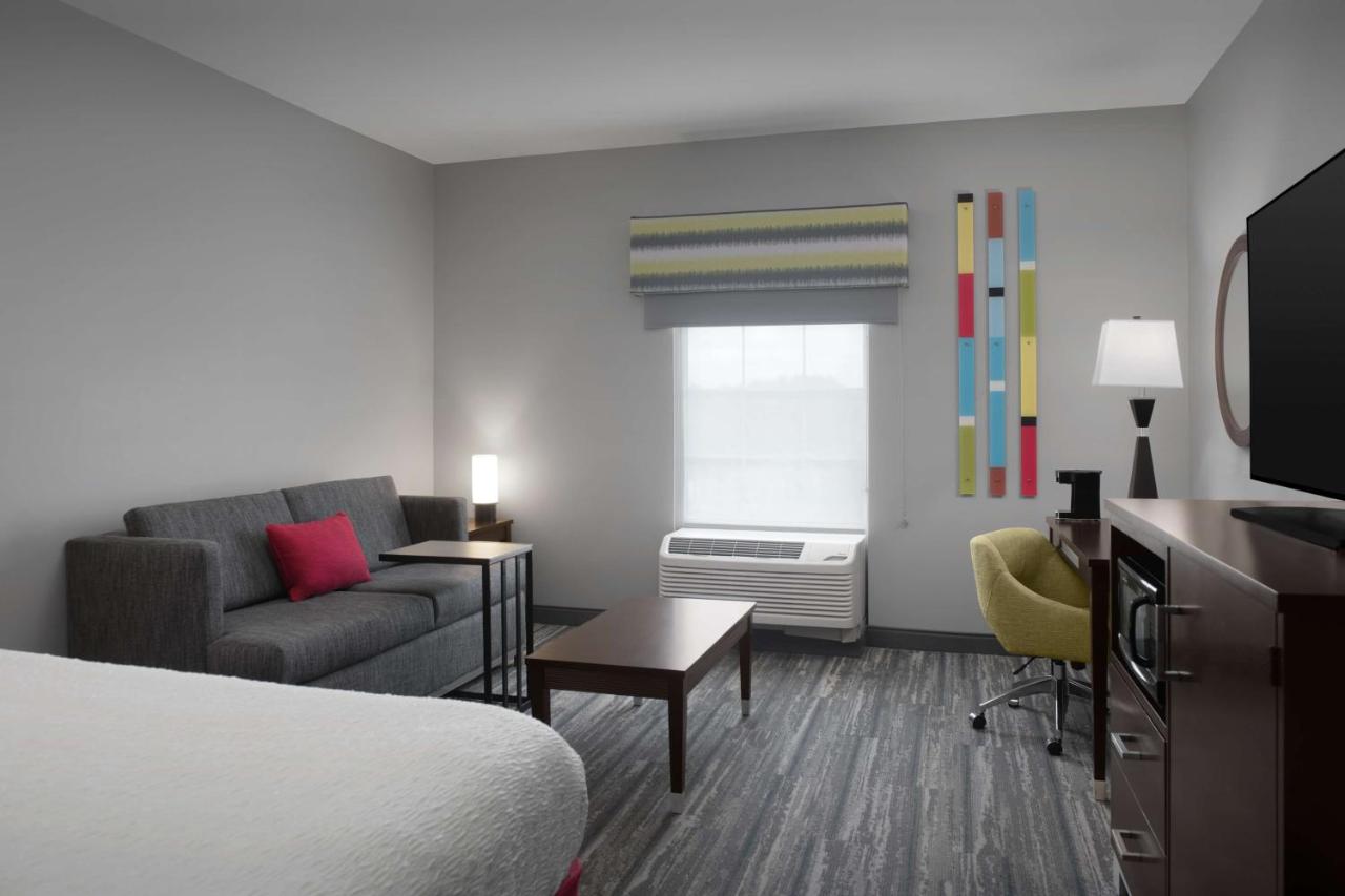 King Study with Sofa Bed - Non-Smoking at Hampton Inn Statesboro