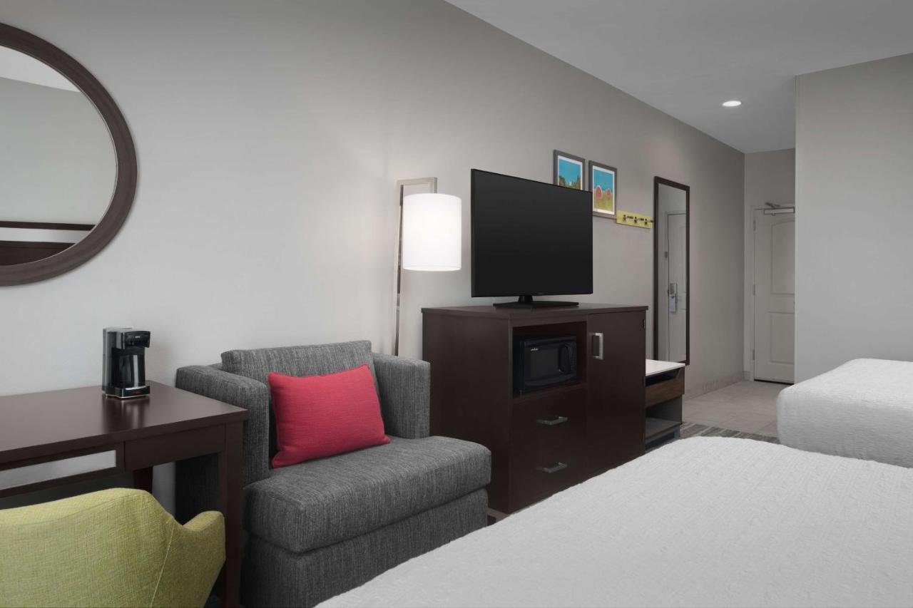 Queen Room with Two Queen Beds - Non-Smoking at Hampton Inn Statesboro