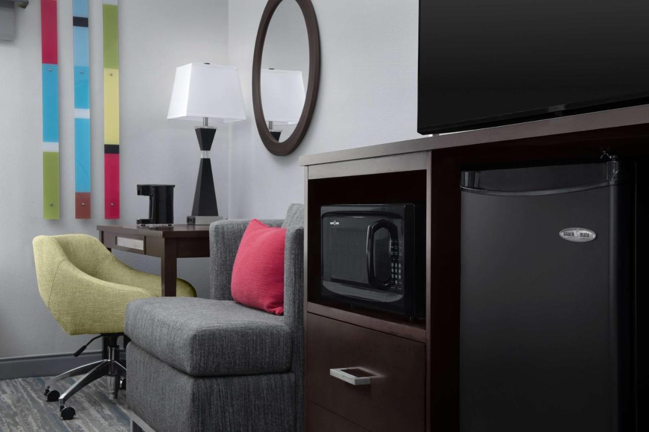 Queen Room with Two Queen Beds - Non-Smoking at Hampton Inn Statesboro