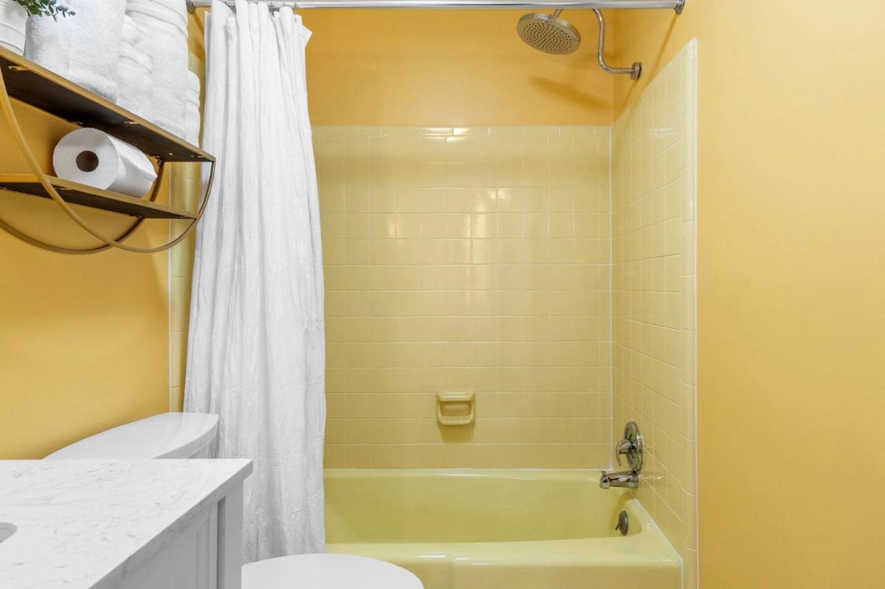 | Leesburg Colonial Inn