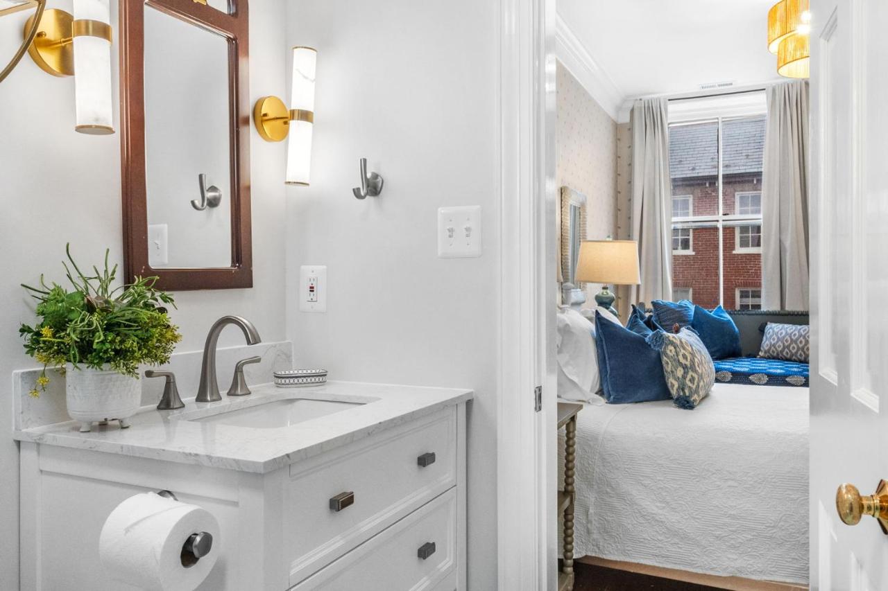 | Leesburg Colonial Inn