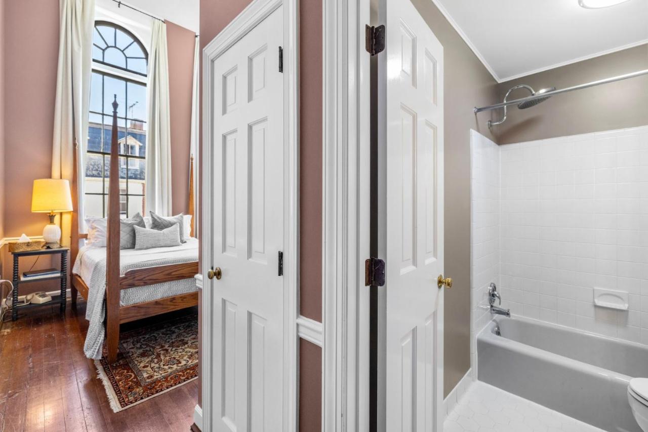 | Leesburg Colonial Inn