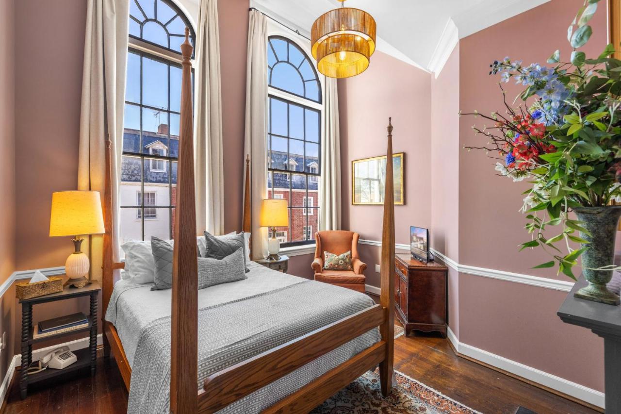 | Leesburg Colonial Inn