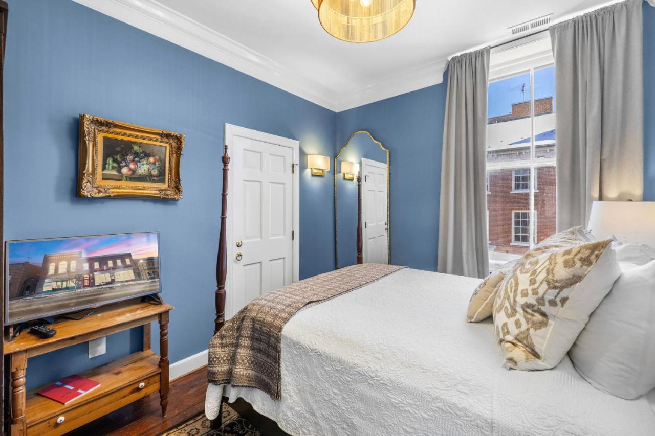 | Leesburg Colonial Inn