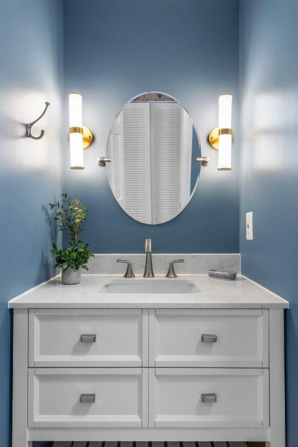 | Leesburg Colonial Inn