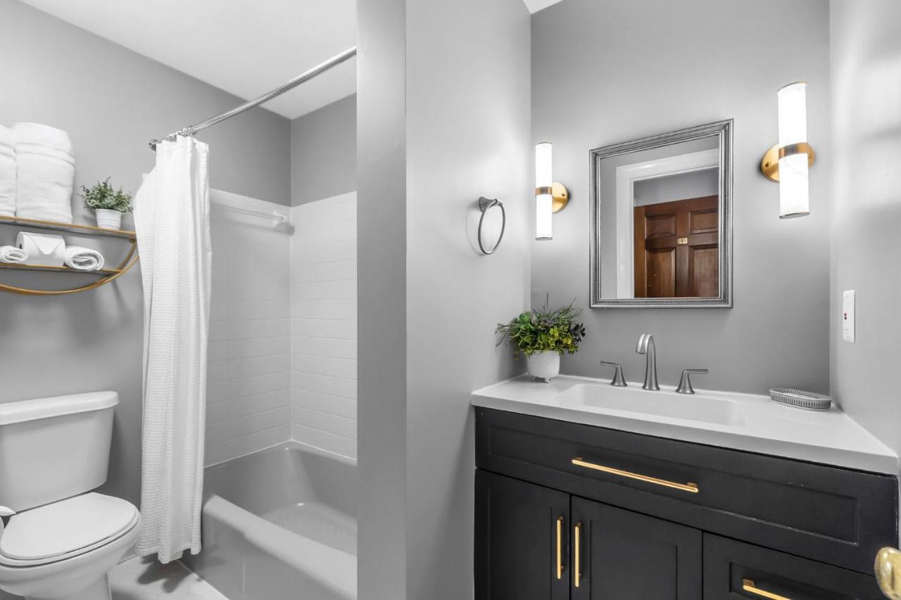 | Leesburg Colonial Inn