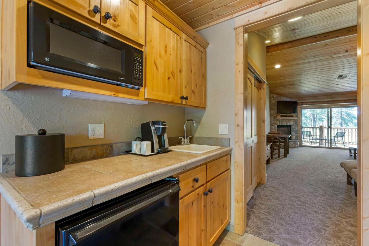 King Suite with Spa Bath - Non-Pet Friendly at Best Western Ponderosa Lodge